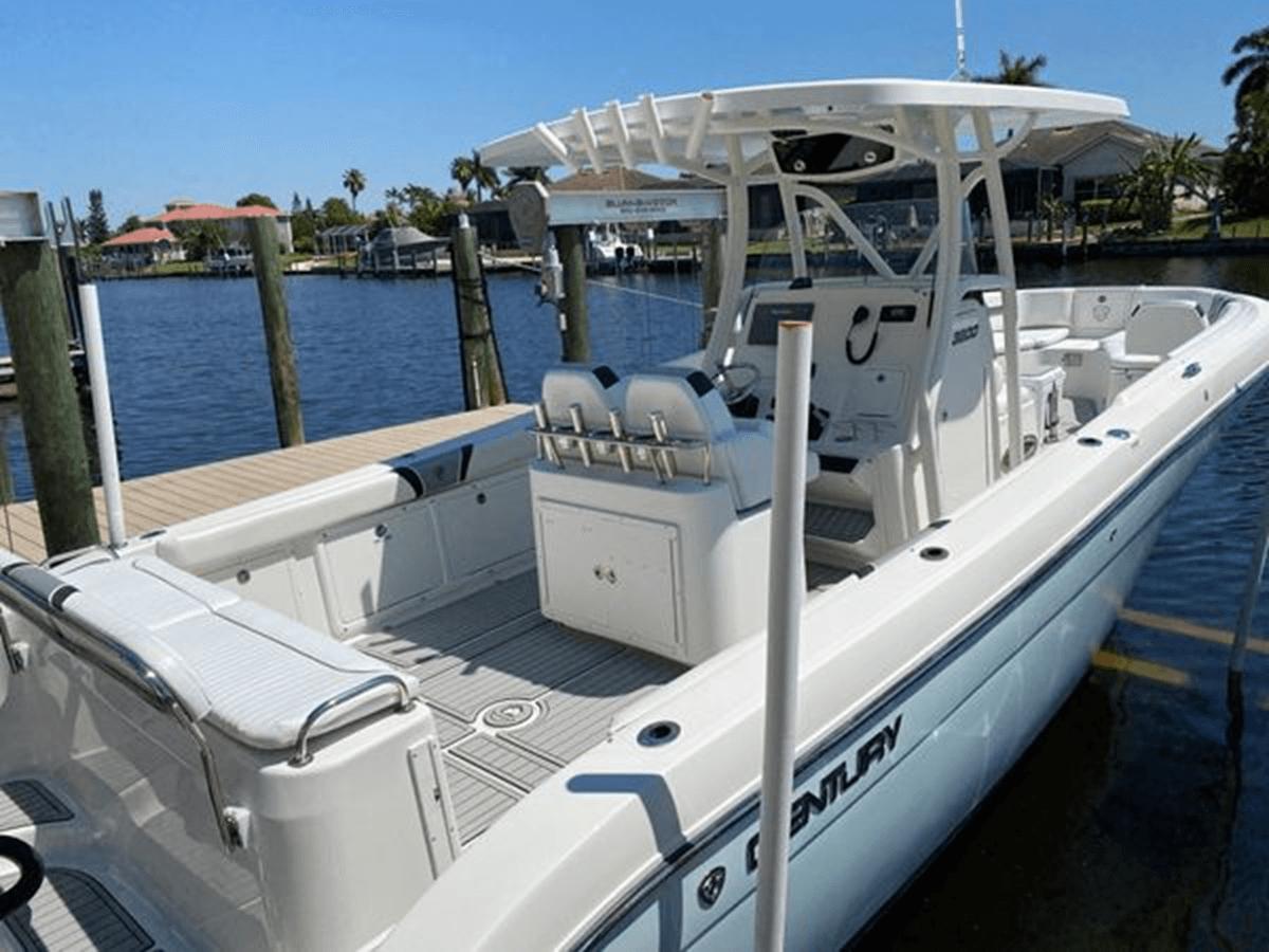 Buy a yacht 2015 Century 3200 Center Console 2015