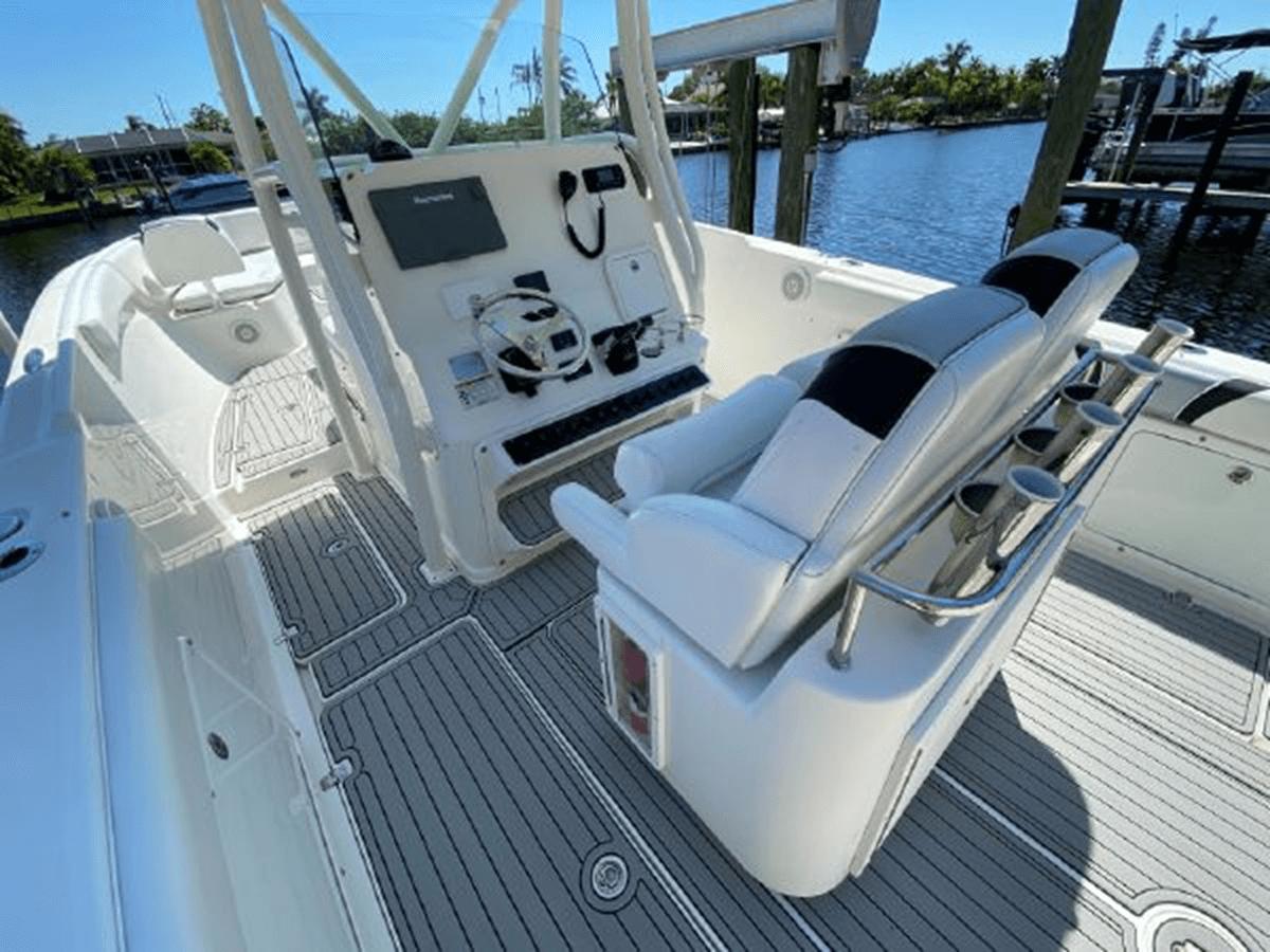 Buy a 2015 Century 3200 Center Console 3200 Center Console at Shestakov Yacht Sales