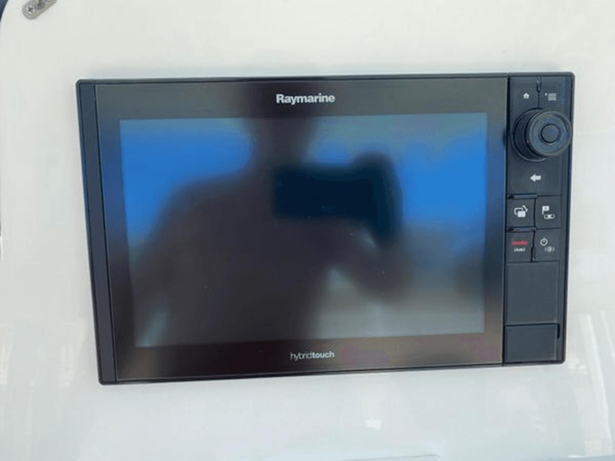 Buy a 2015 Century 3200 Center Console 2015 at Shestakov Yacht Sales