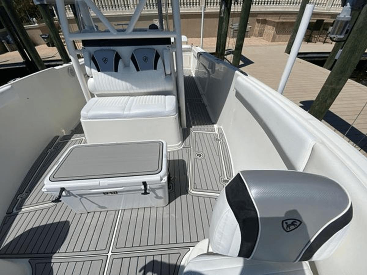 Buy a yacht 2015 Century 3200 Center Console - CENTURY BOATS