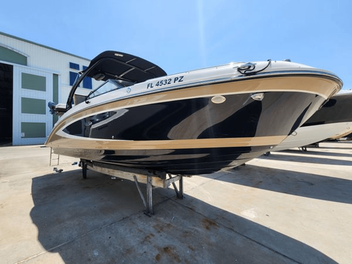 Buy a 2015 Sea Ray 270 Sundeck - SEA RAY at Shestakov Yacht Sales