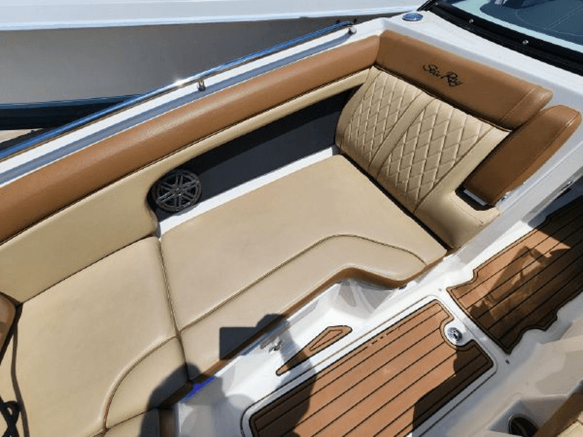 the best price on 2015 Sea Ray 270 Sundeck 270 Sundeck