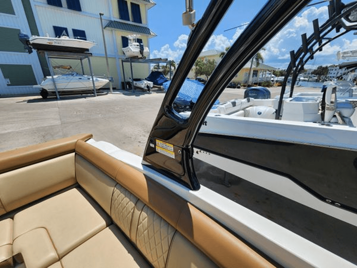 best yacht sales deals 2015 Sea Ray 270 Sundeck 2015