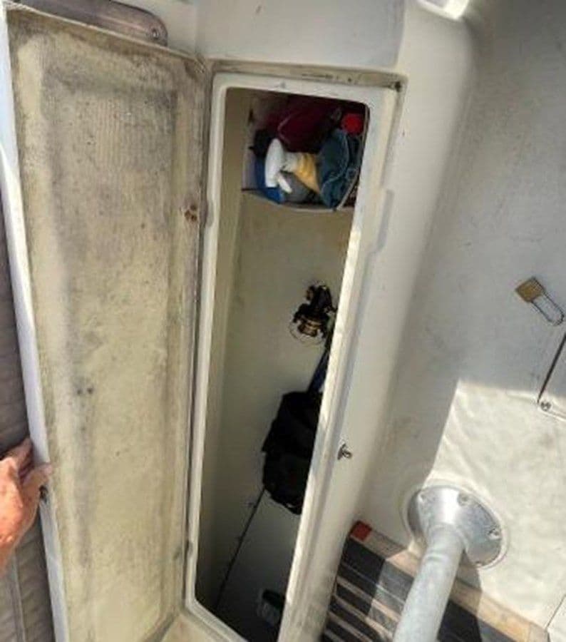 the best price on 1989 Black Watch Express 26