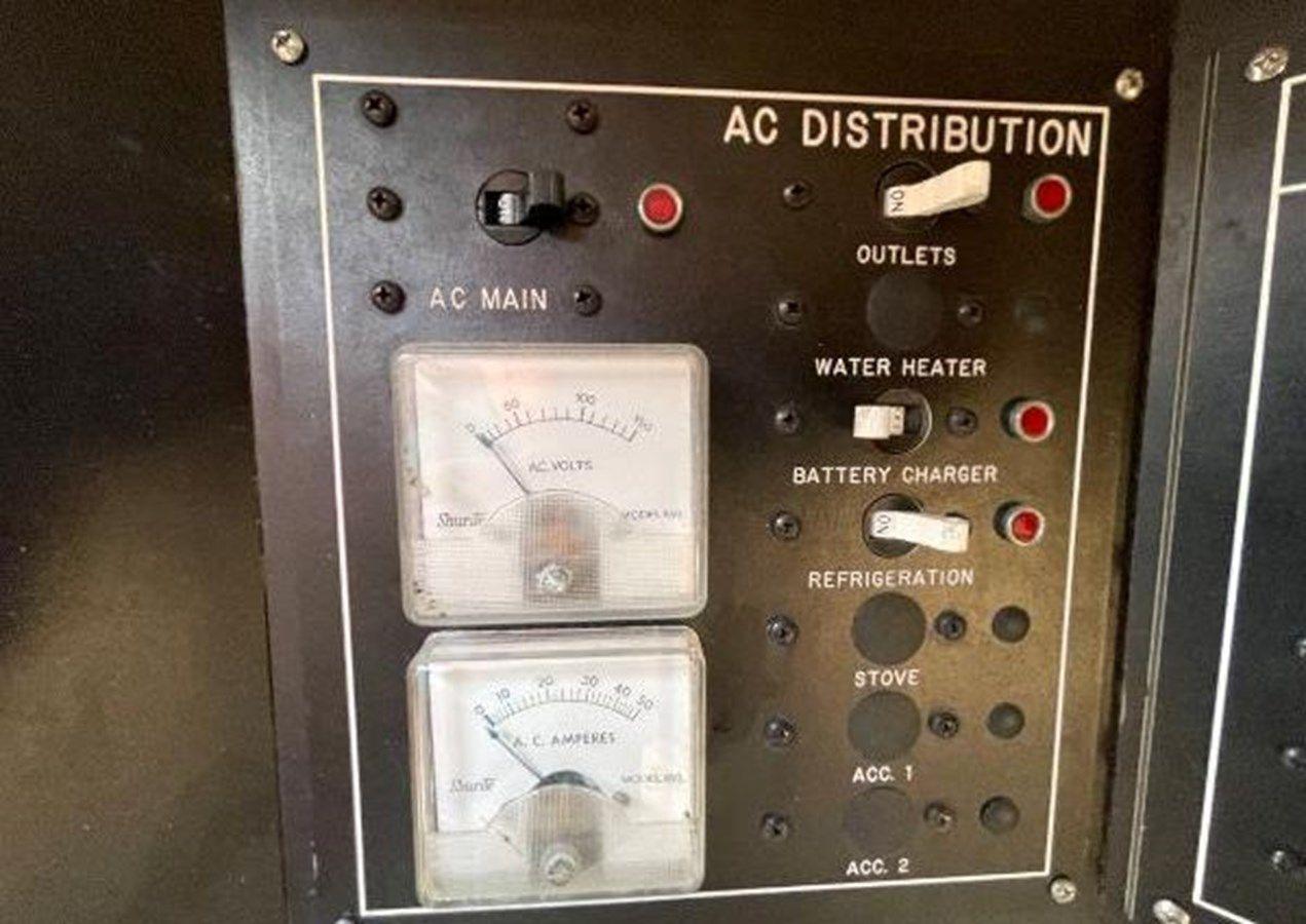 1989 Black Watch Express 26 yacht sale