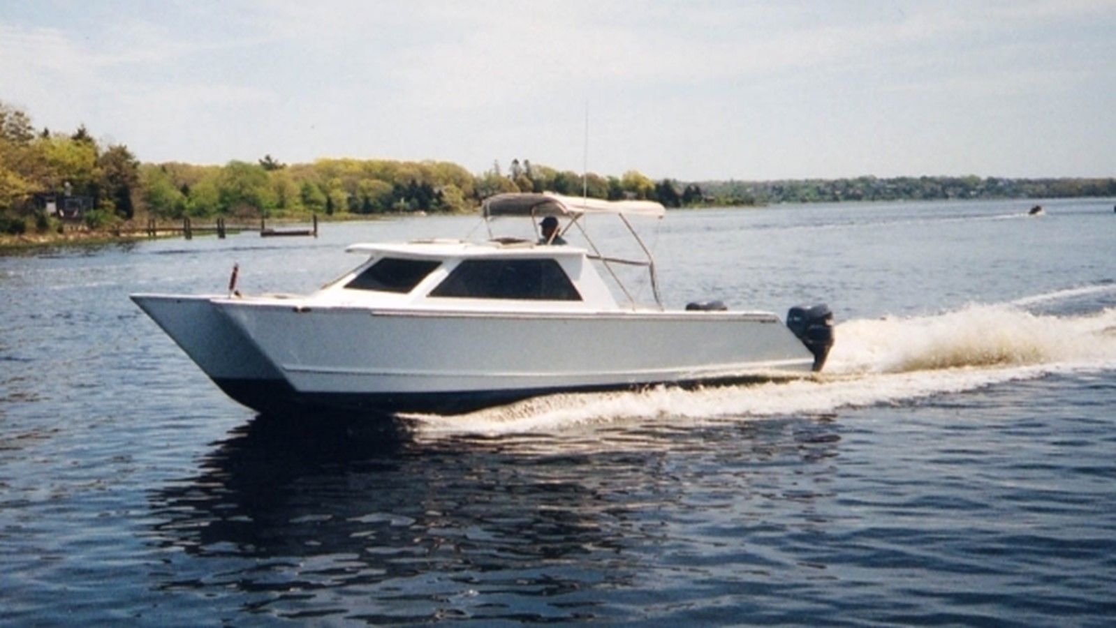 Buy a 26' 2000 Hunt Express Weekender- Custom 26 at Shestakov Yacht Sales