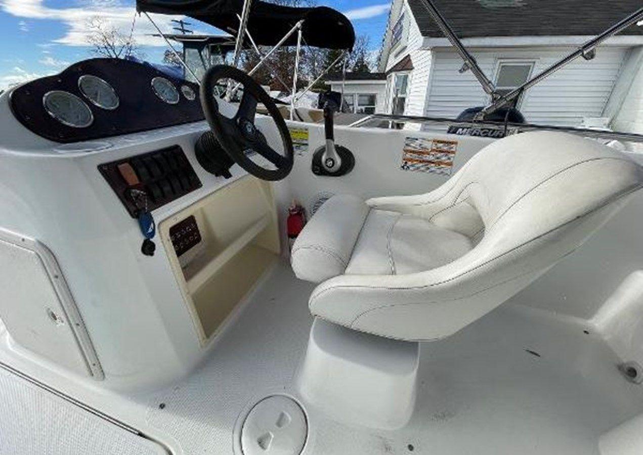 2011 Hurricane 201 Sundeck - HURRICANE