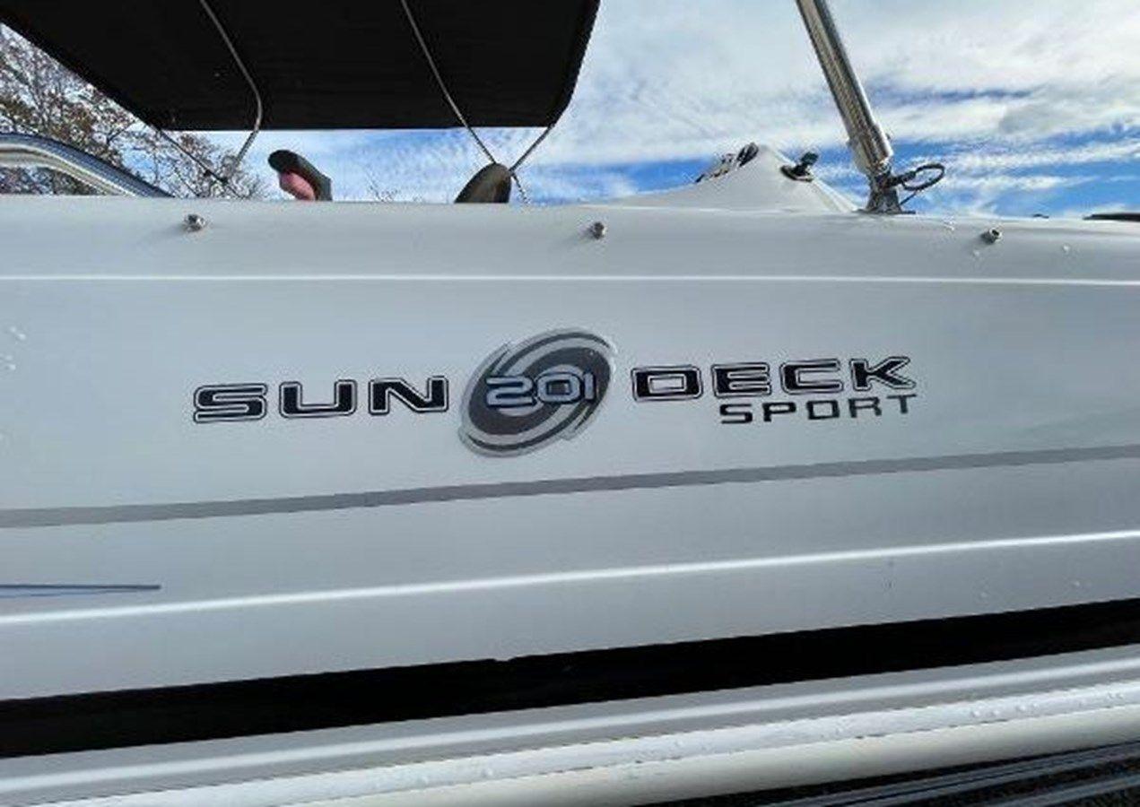 2011 Hurricane 201 Sundeck - HURRICANE yacht sale