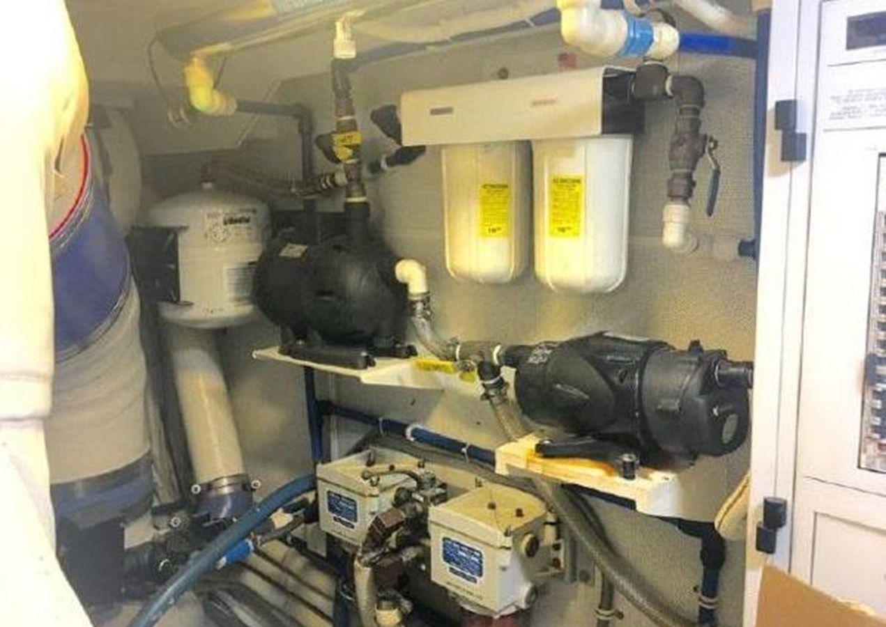 best yacht sales deals 2004 Marquis 65 64