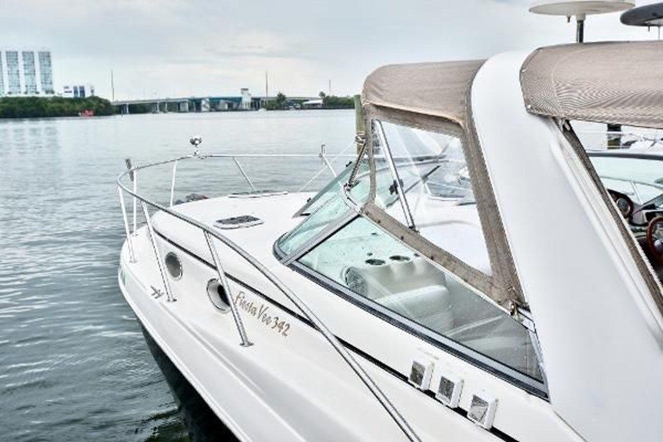 2005 Rinker Fiesta Vee 342 yacht sale
