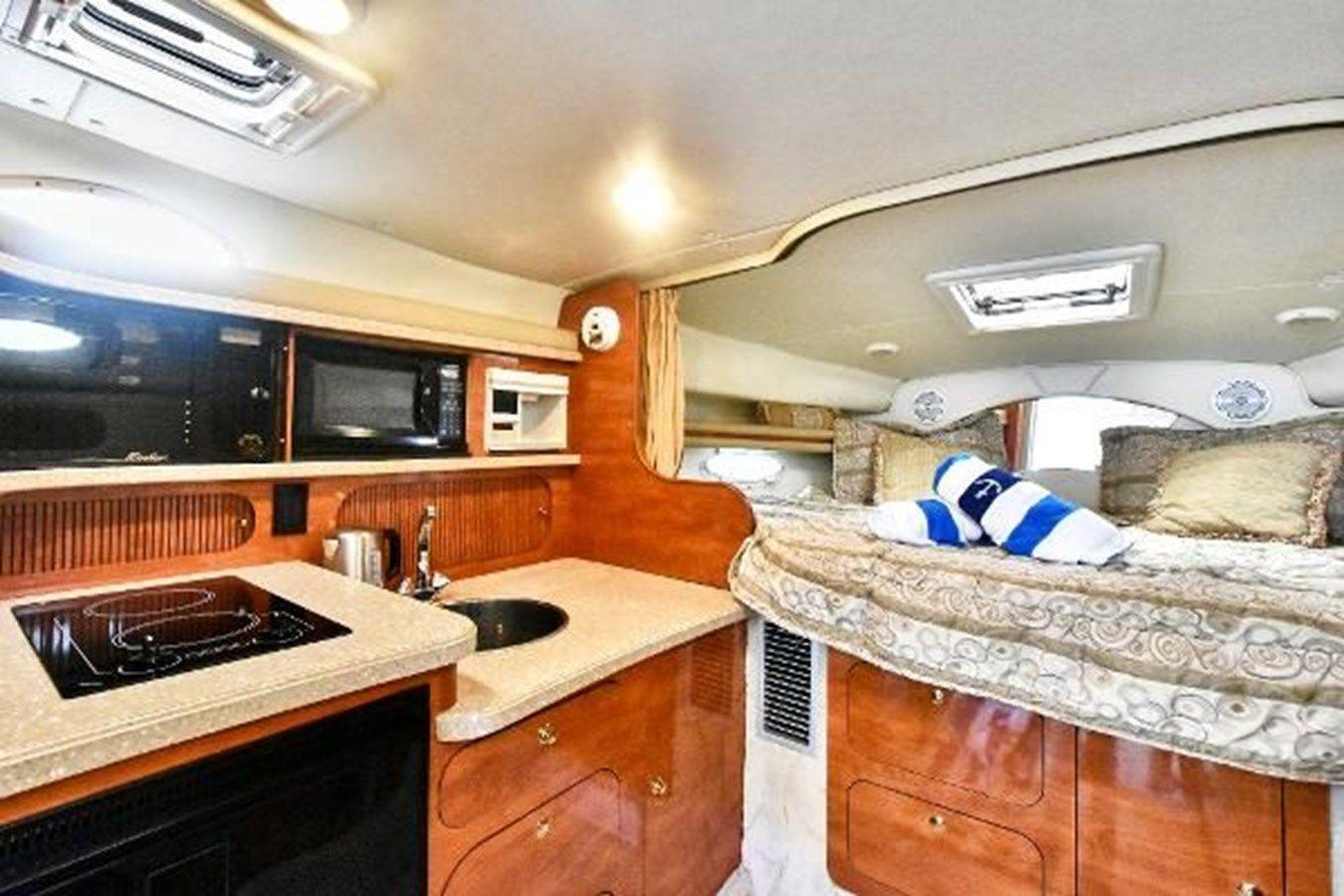 2005 Rinker Fiesta Vee 342 37