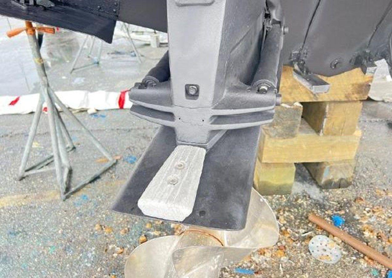 the best price on 2005 Rinker Fiesta Vee 342 37