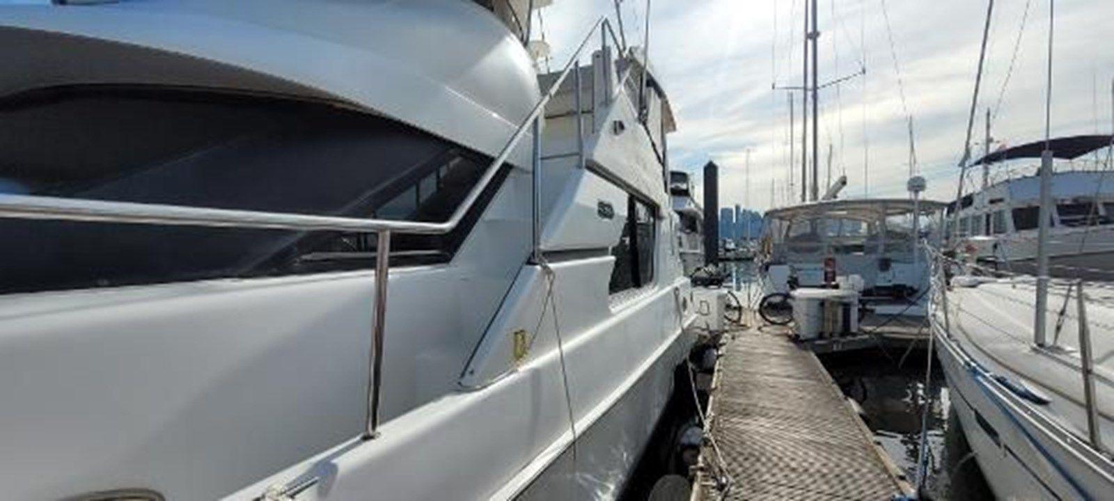 Купить яхту 2000 SILVERTON 392 MOTOR YACHT 392 Motor Yacht в Shestakov Yacht Sales