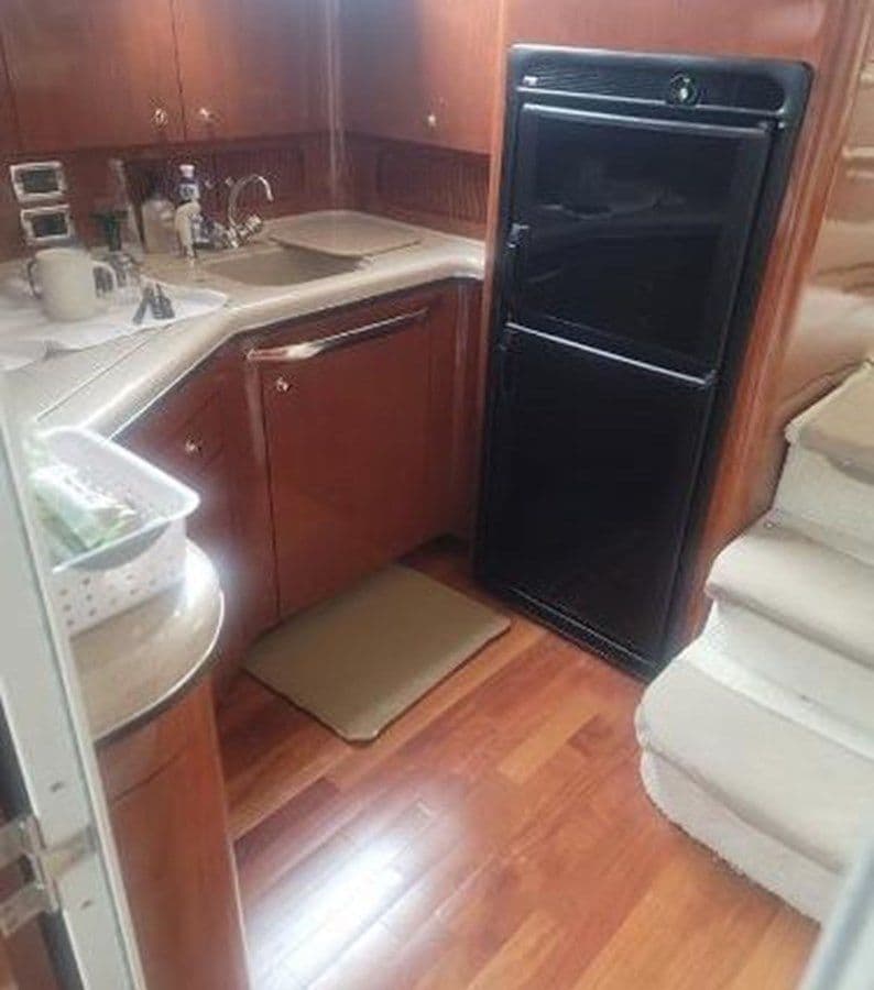 Купить яхту 2003 Sea Ray 390 Motor Yacht 390 Motor Yacht в Shestakov Yacht Sales