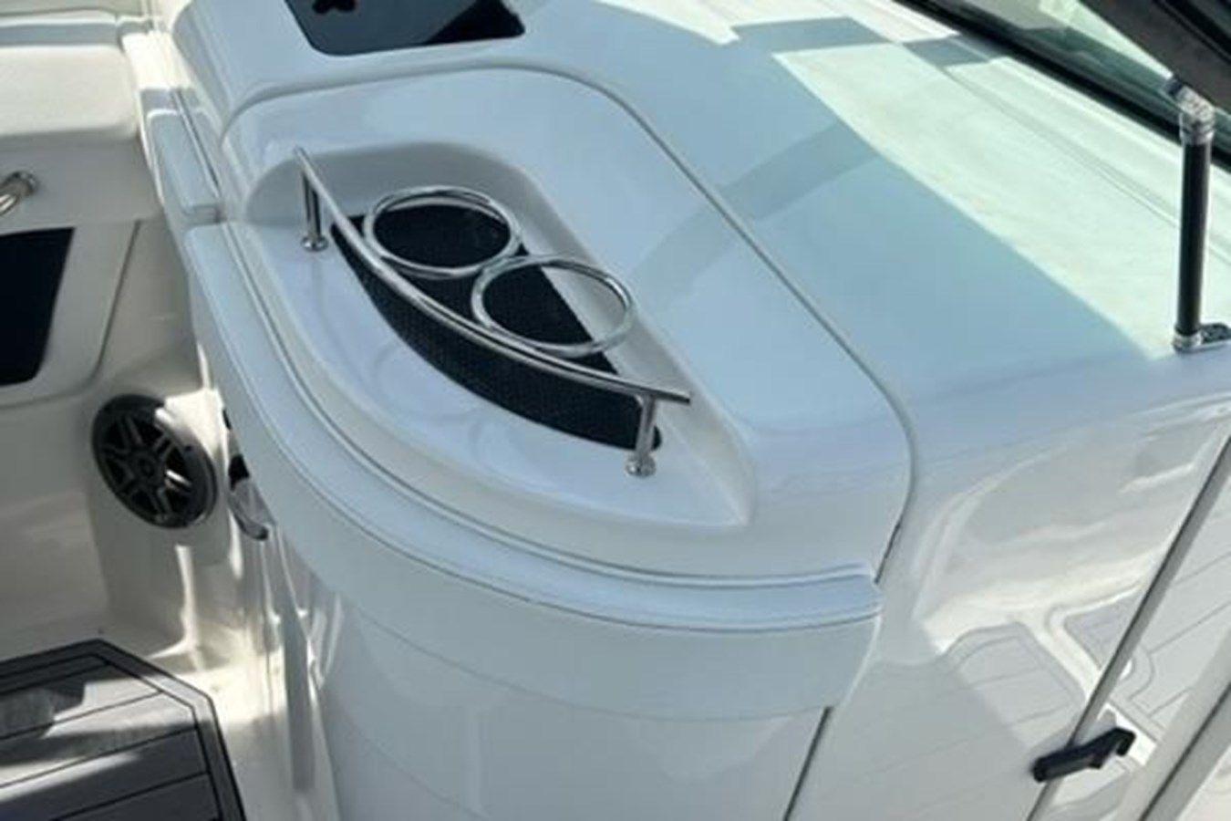 Buy a yacht 2015 Sea Ray 270 Sundeck 2015