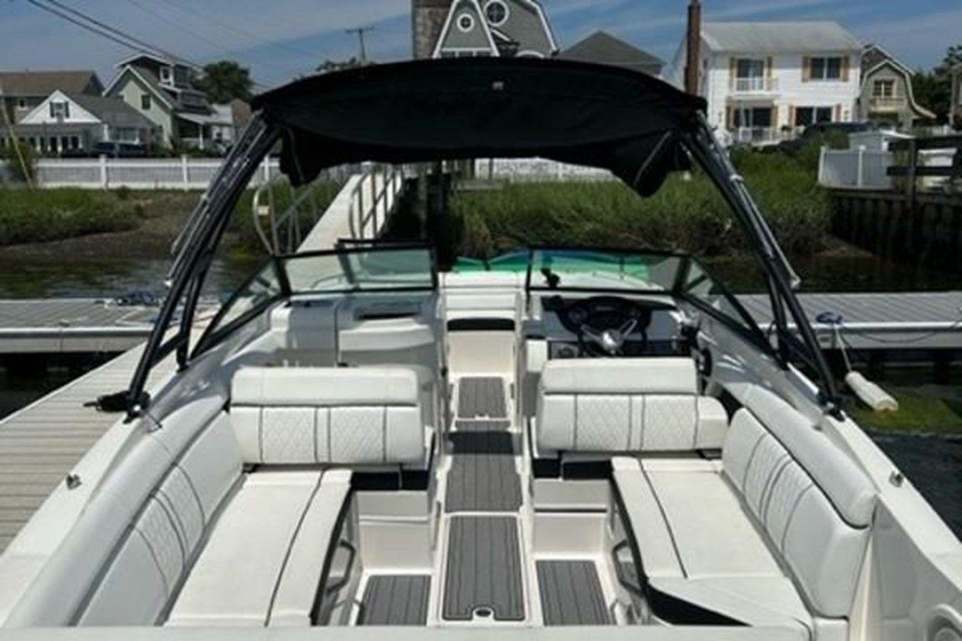 Buy a 2015 Sea Ray 270 Sundeck 2015 at Shestakov Yacht Sales