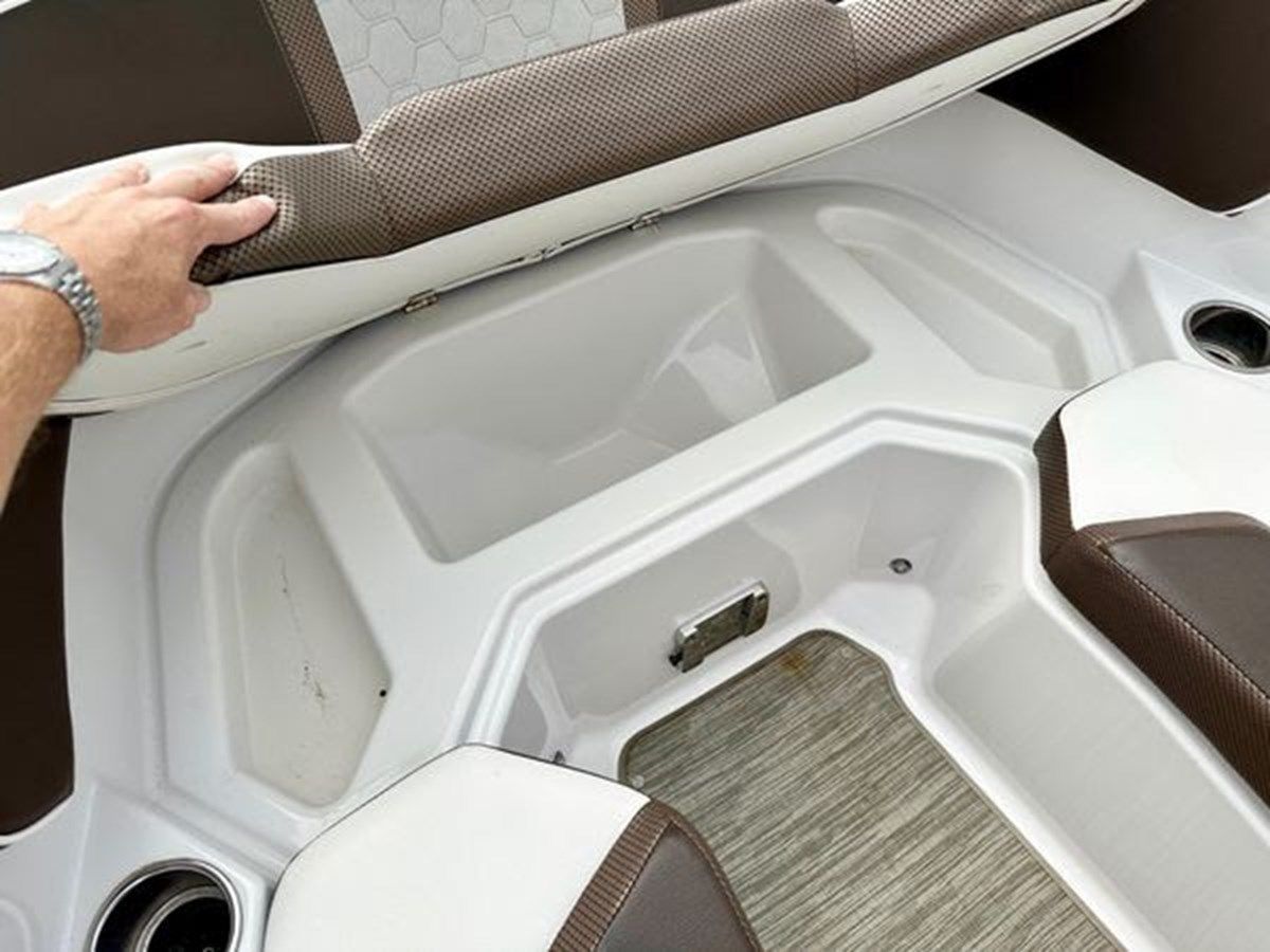 Buy a 2019 Scarab 255 ID Open at Shestakov Yacht Sales