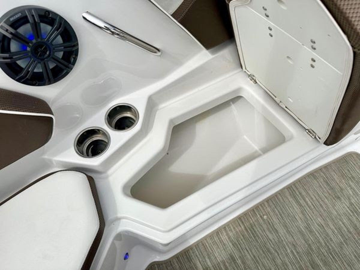 the best price on 2019 Scarab 255 ID Open - SCARAB