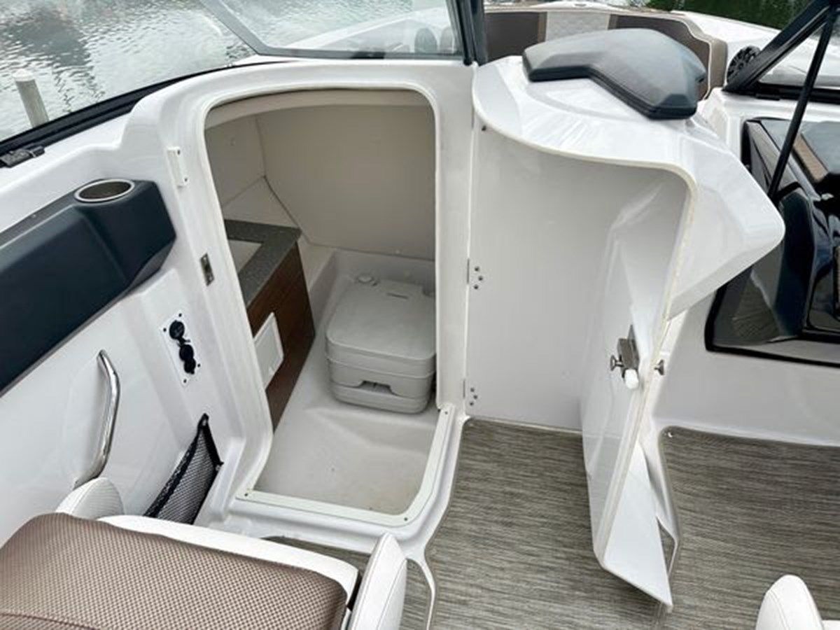 Buy a yacht 2019 Scarab 255 ID Open 255 ID Open