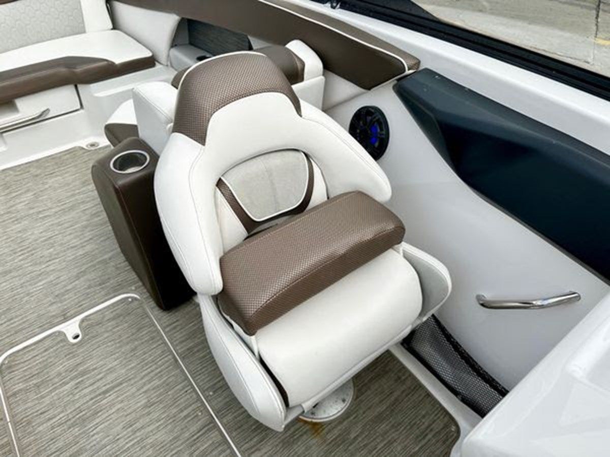 Buy a yacht 2019 Scarab 255 ID Open - SCARAB