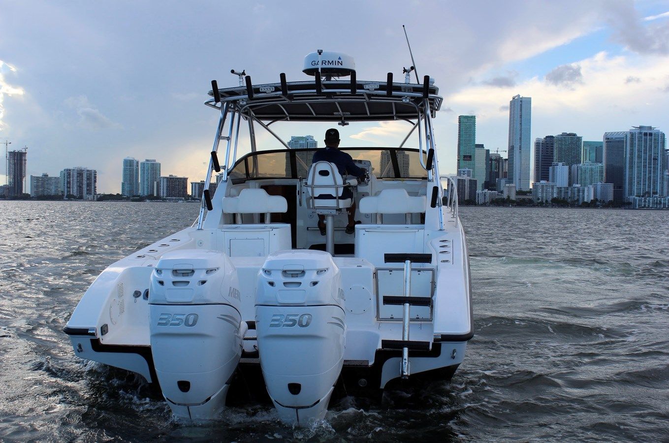 Buy a yacht - 33 Sportfish Cruiser