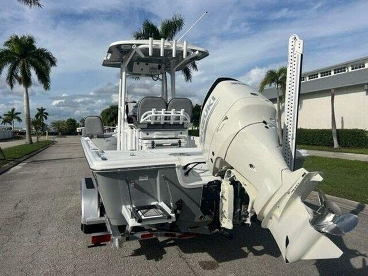 best yacht sales deals 2021 Sea Pro 248 Bay 2021