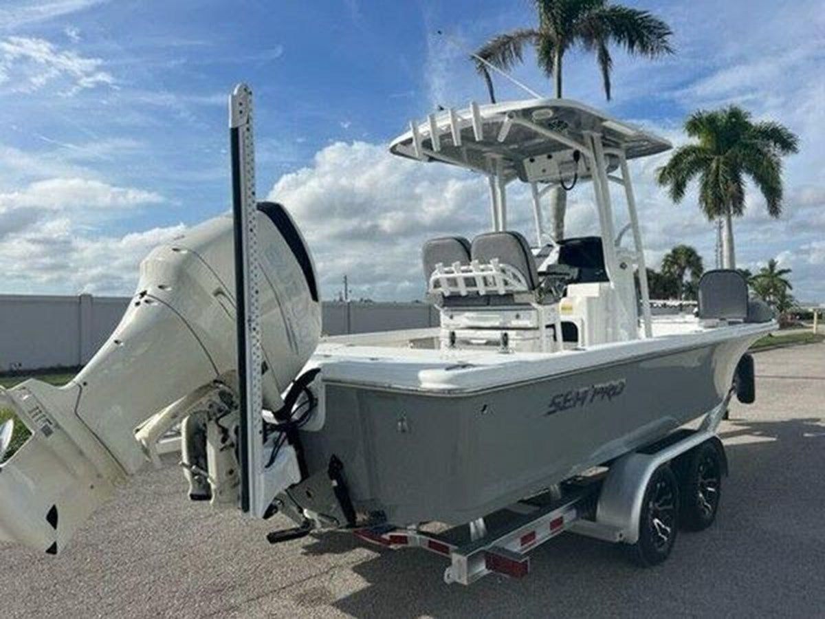 2021 Sea Pro 248 Bay 24 yacht sale