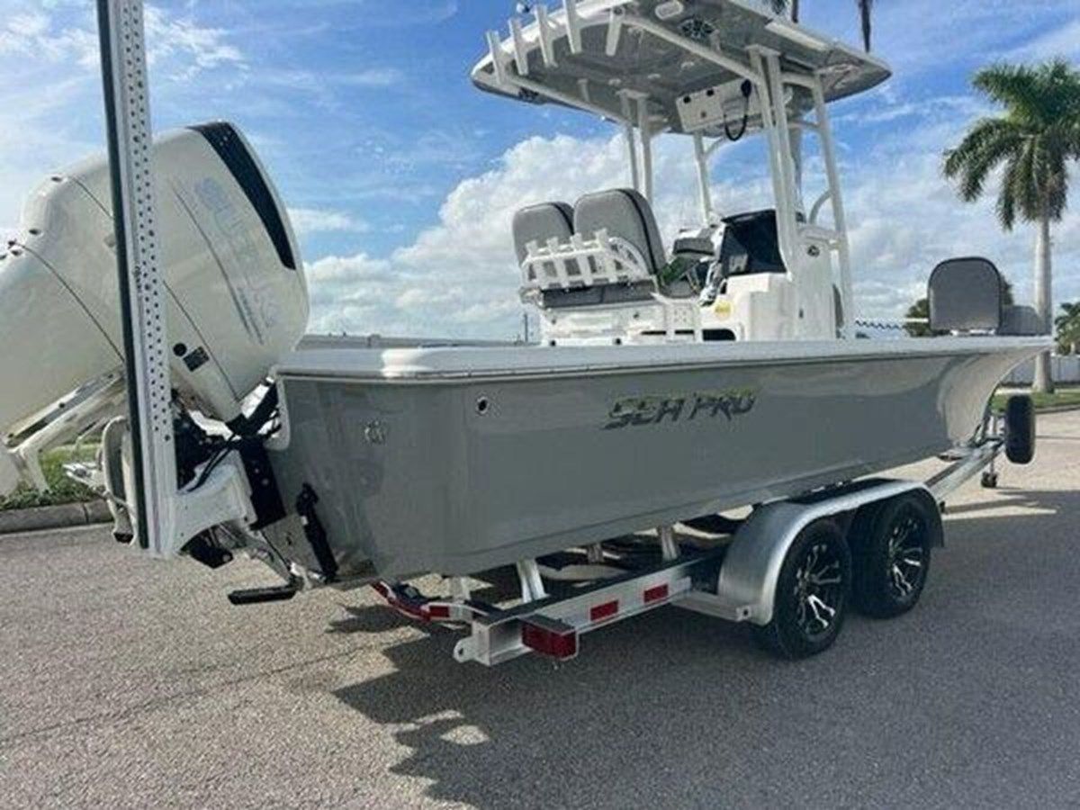the best price on 2021 Sea Pro 248 Bay - SEA PRO