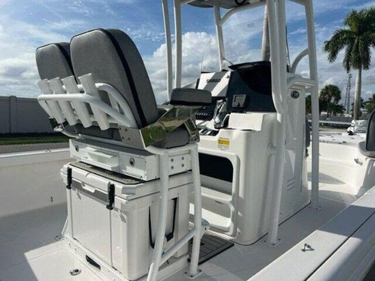 best yacht sales deals 2021 Sea Pro 248 Bay - SEA PRO