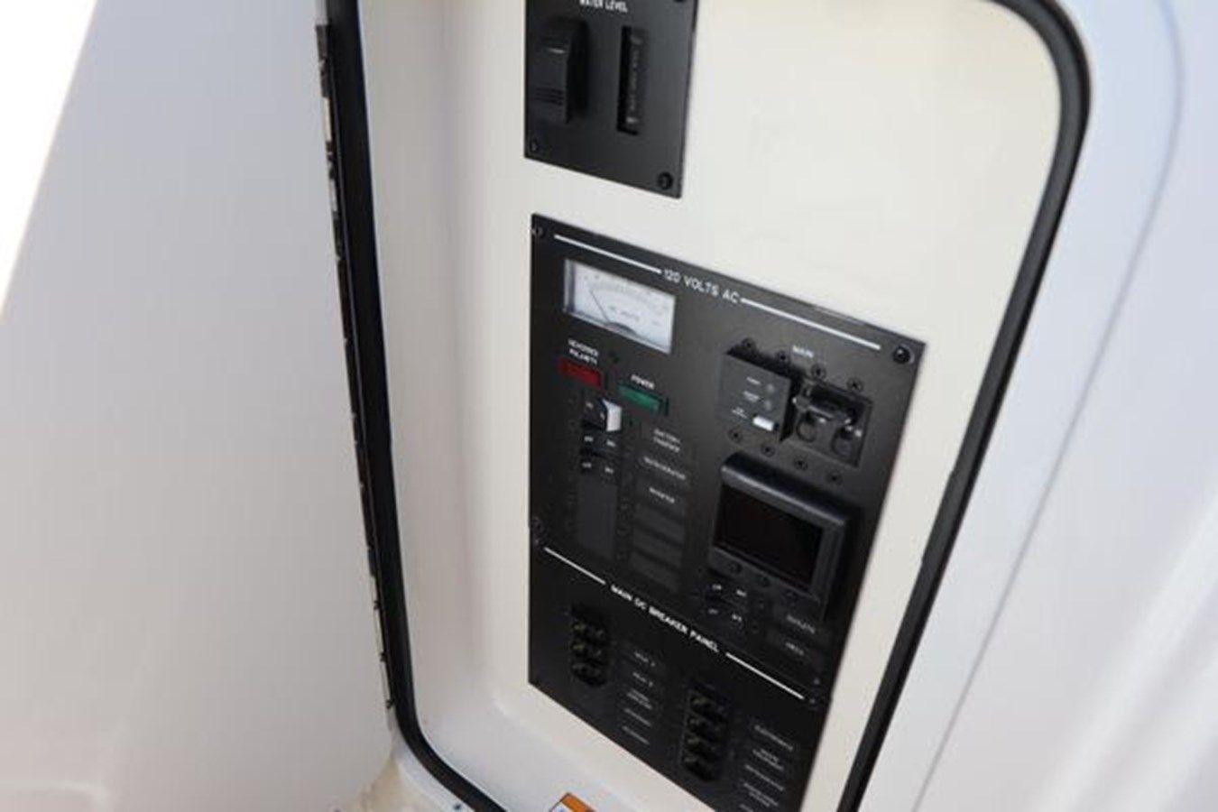 Buy a Settle Down - SEA RAY at Shestakov Yacht Sales