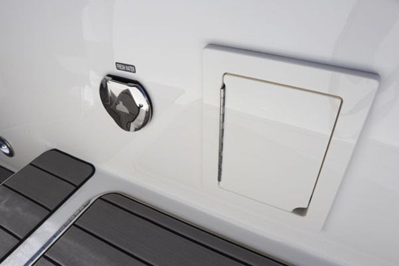 Buy a Settle Down - SEA RAY at Shestakov Yacht Sales