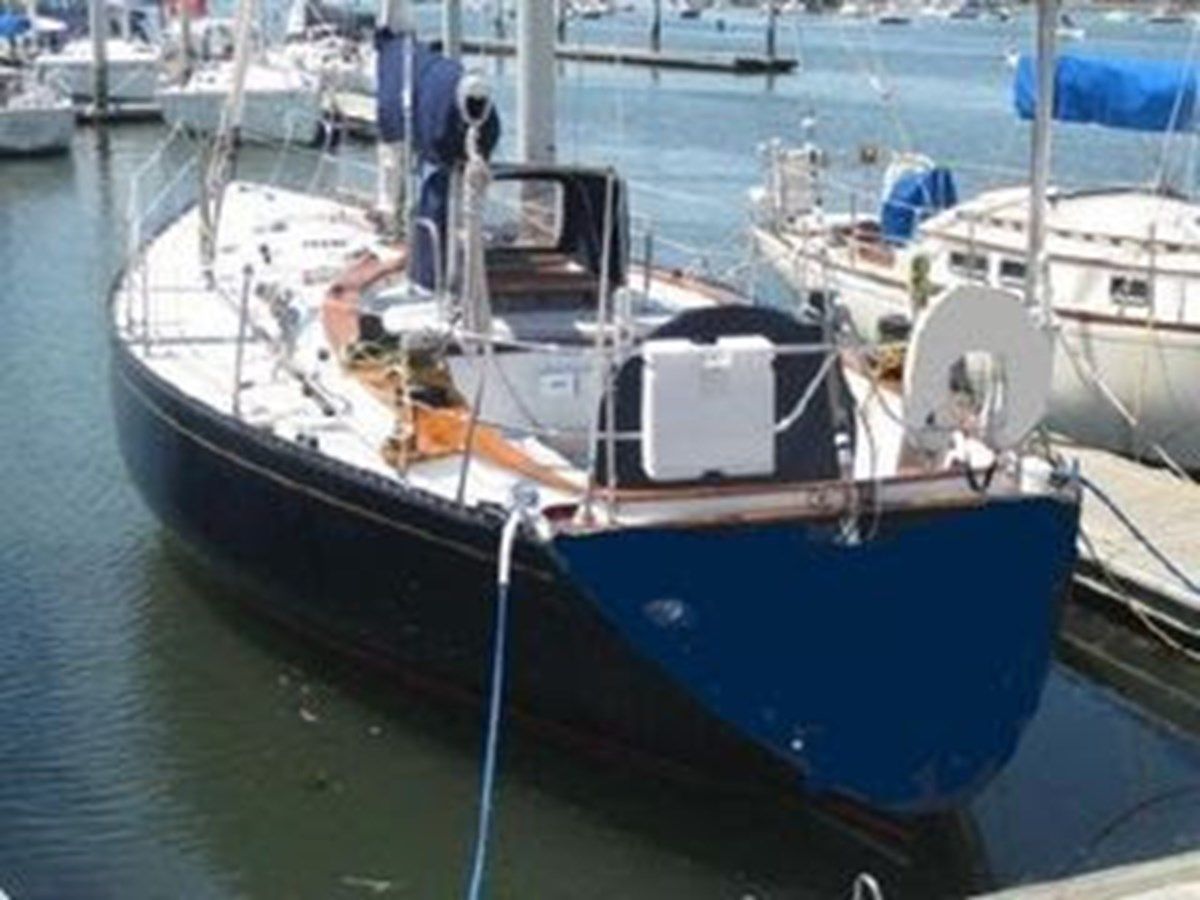 Продажа яхты DEFIANT 39