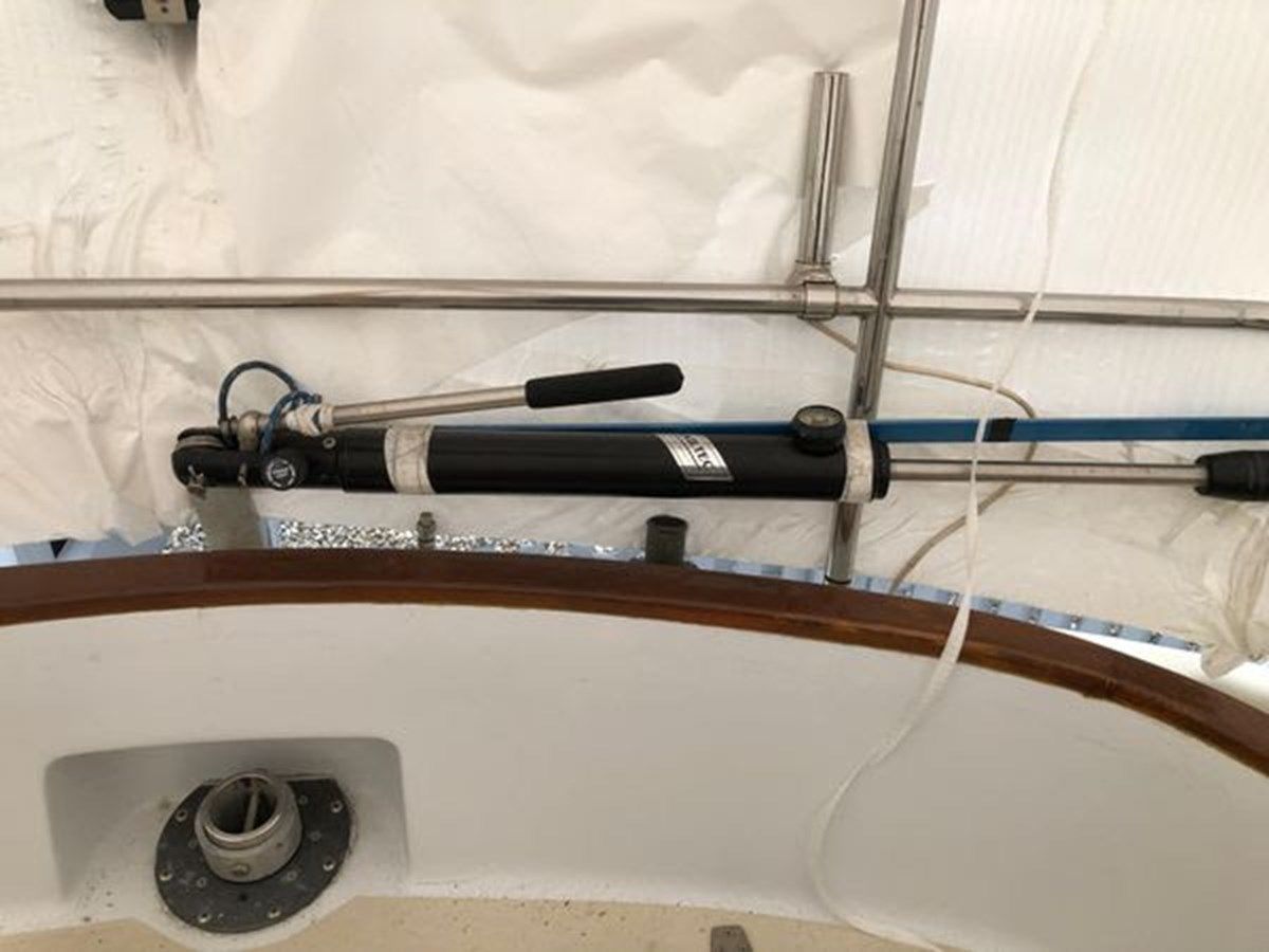 Купить яхту DEFIANT 39 в Shestakov Yacht Sales