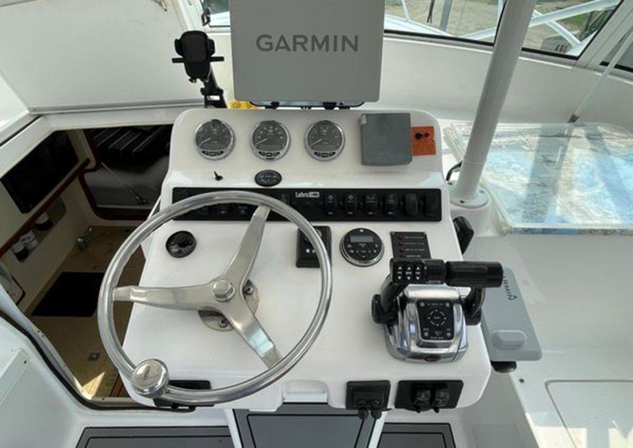 2005 Luhrs Custom 29 30