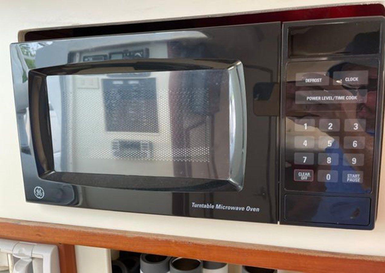 2005 Luhrs Custom 29