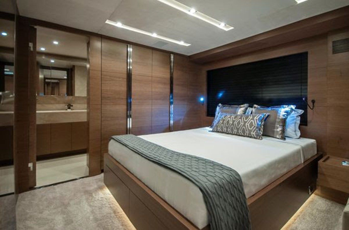 Купить яхту 2027 MCP 106 LE 2027 в Shestakov Yacht Sales