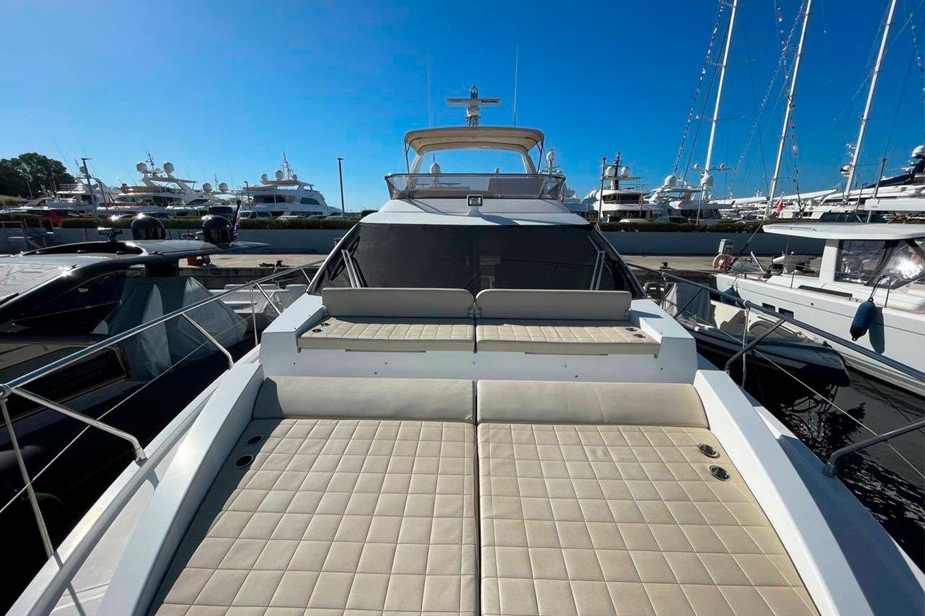 Продажа яхты Vika - Azimut Yachts