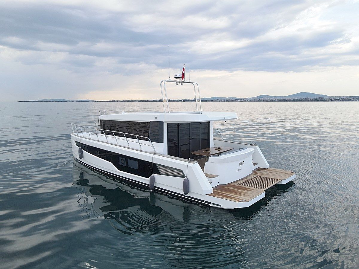 Купить яхту DG CAT 43 DG CAT 43 в Shestakov Yacht Sales