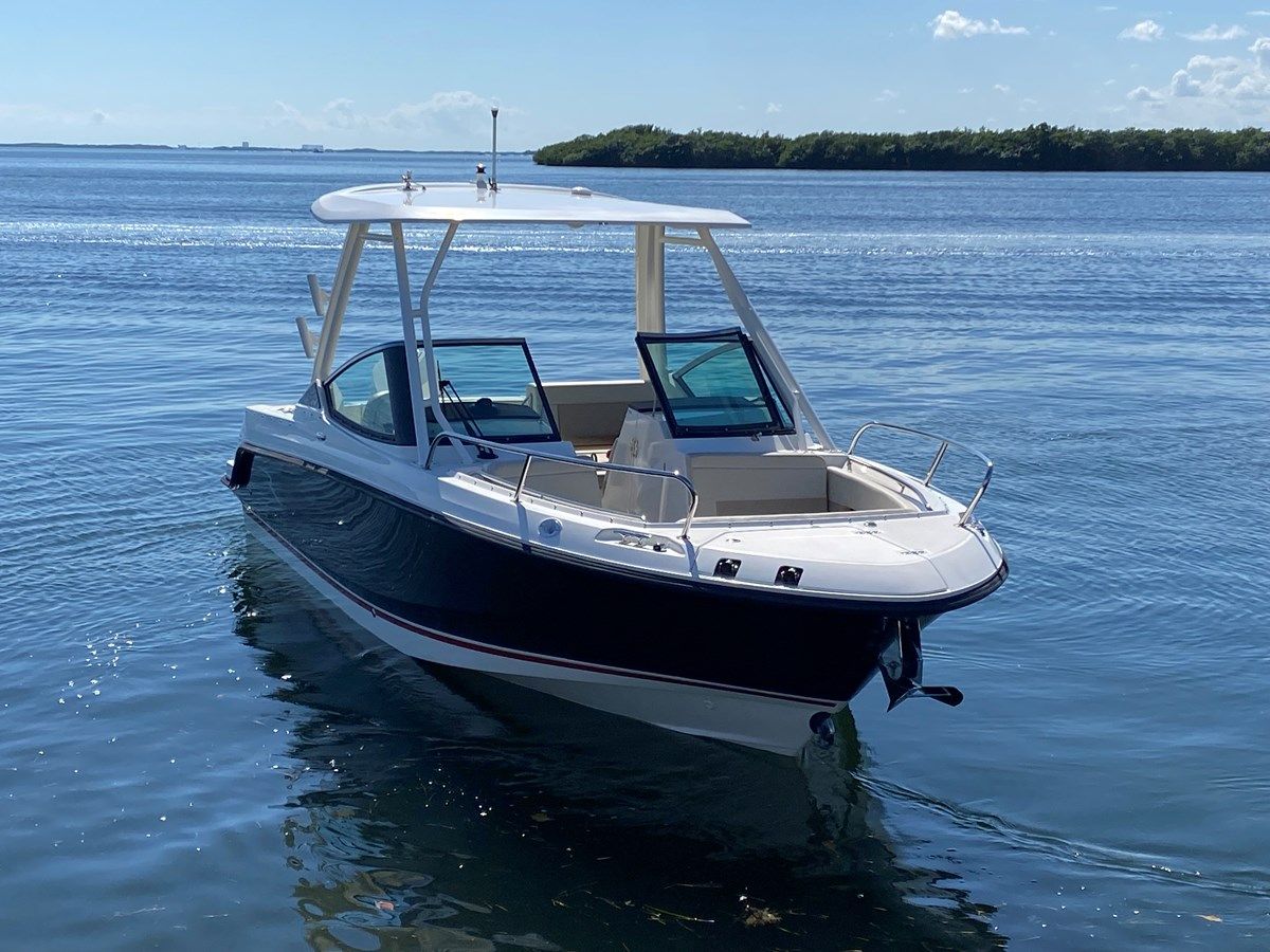 Buy a CASA - 2022 Boston Whaler 240 Vantage @ Cancun 240 Vantage at Shestakov Yacht Sales