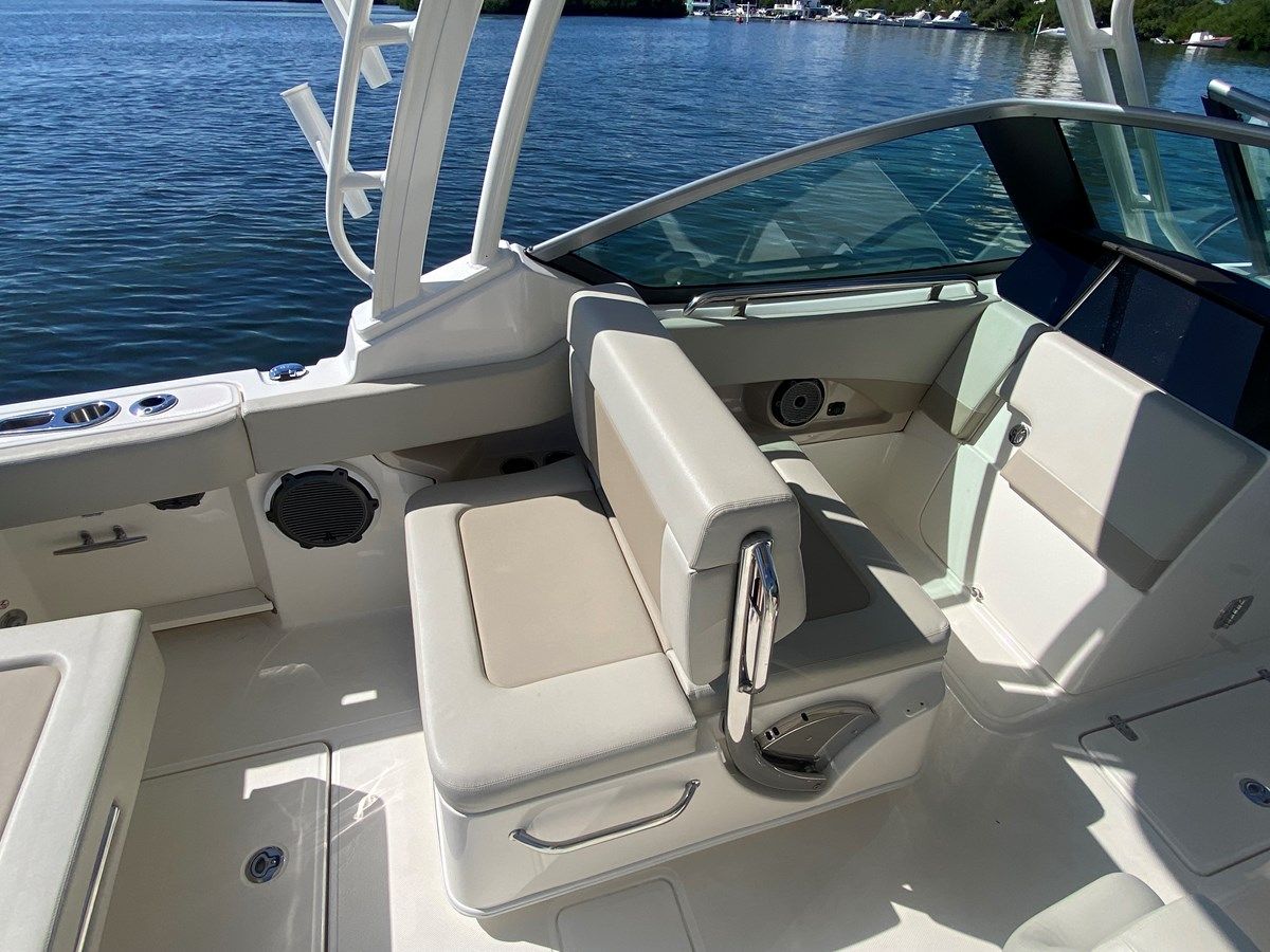 Buy a yacht CASA - 2022 Boston Whaler 240 Vantage @ Cancun 2022