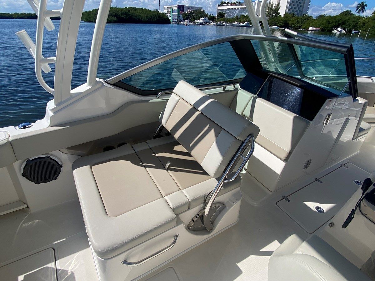 Buy a yacht CASA - 2022 Boston Whaler 240 Vantage @ Cancun - Boston Whaler