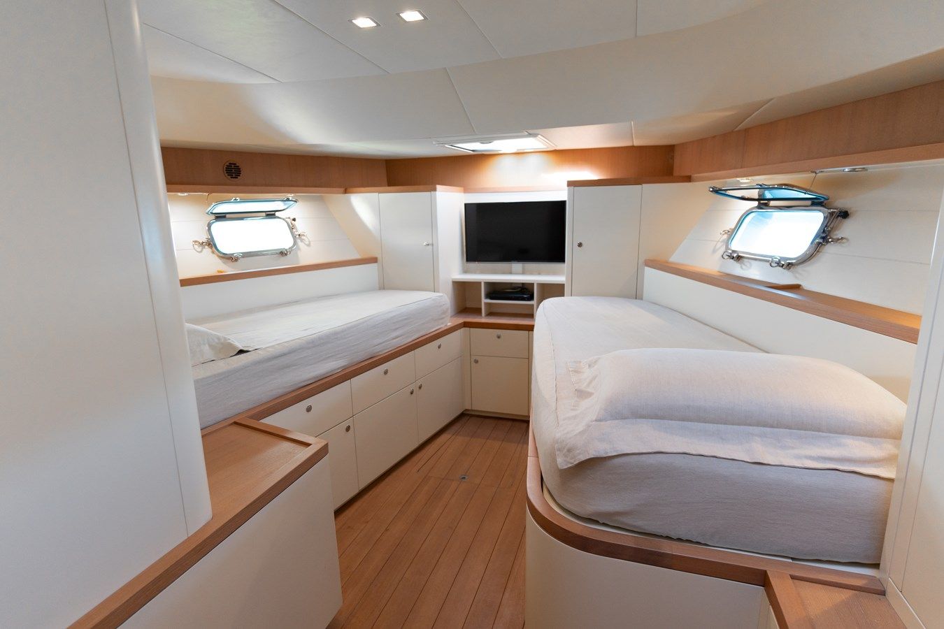 Buy a WOLFDANCER 49 at Shestakov Yacht Sales