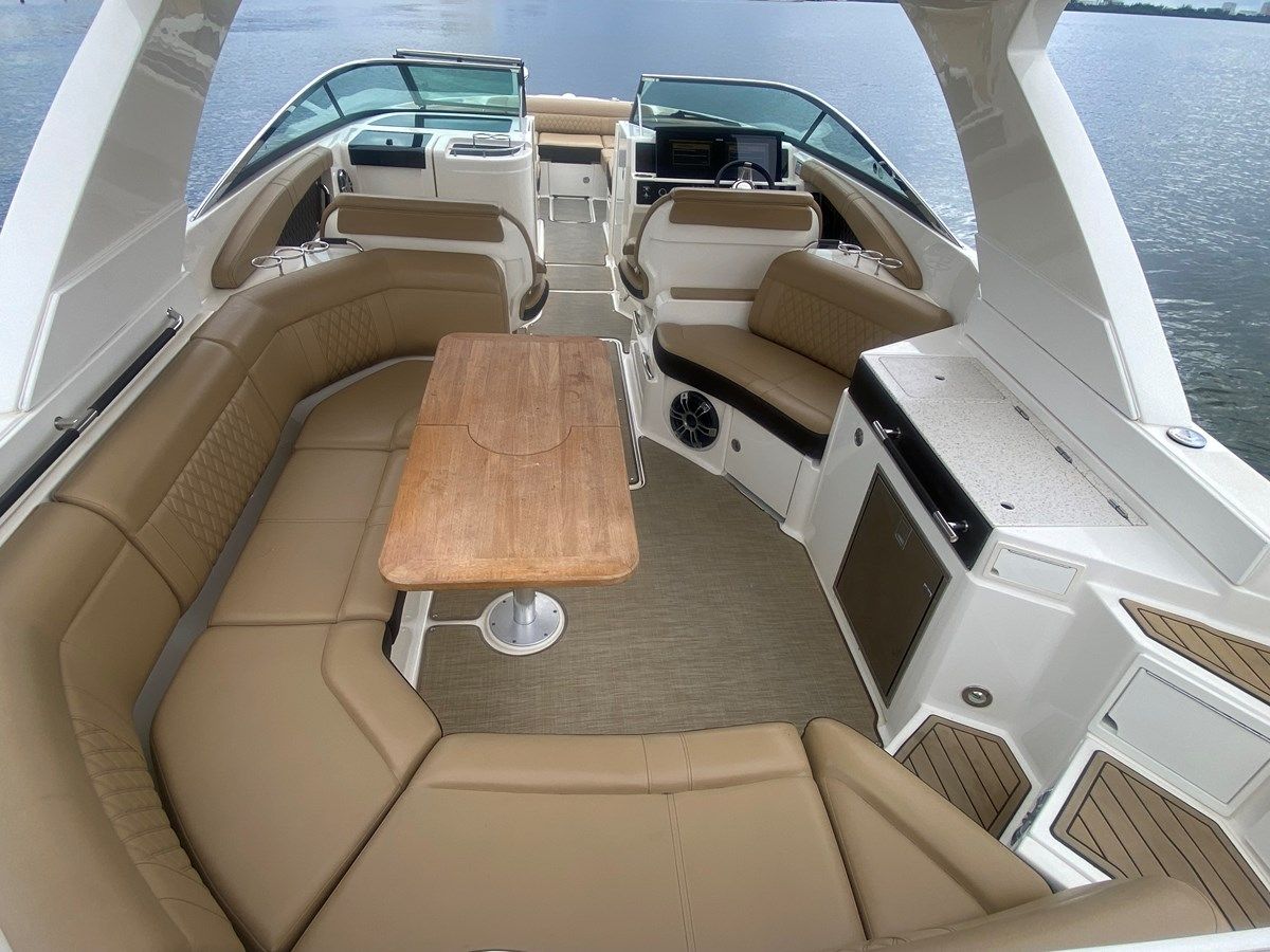 Купить CASA - 2021 SEA RAY 350 SLX @ CANCUN 2021