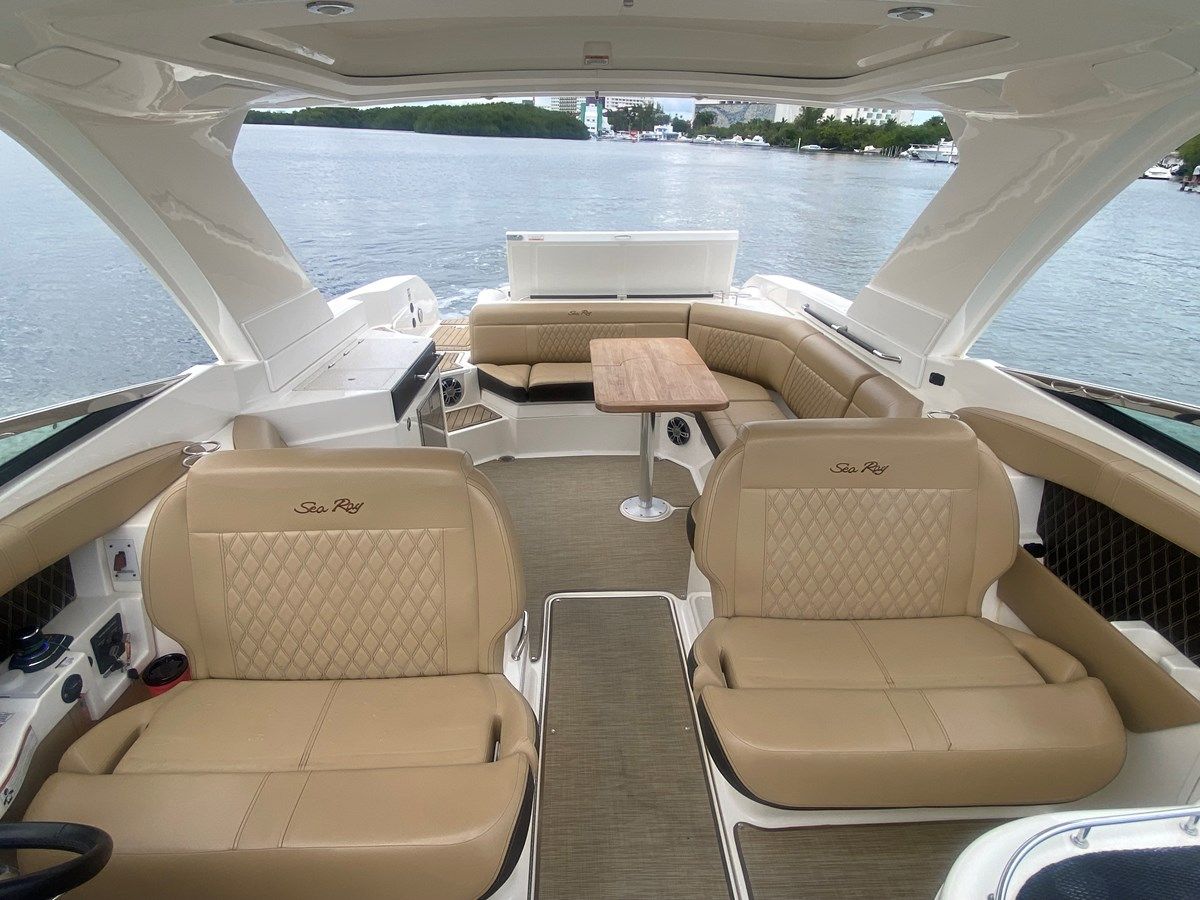 Стоимость яхты CASA - 2021 SEA RAY 350 SLX @ CANCUN 350 SLX