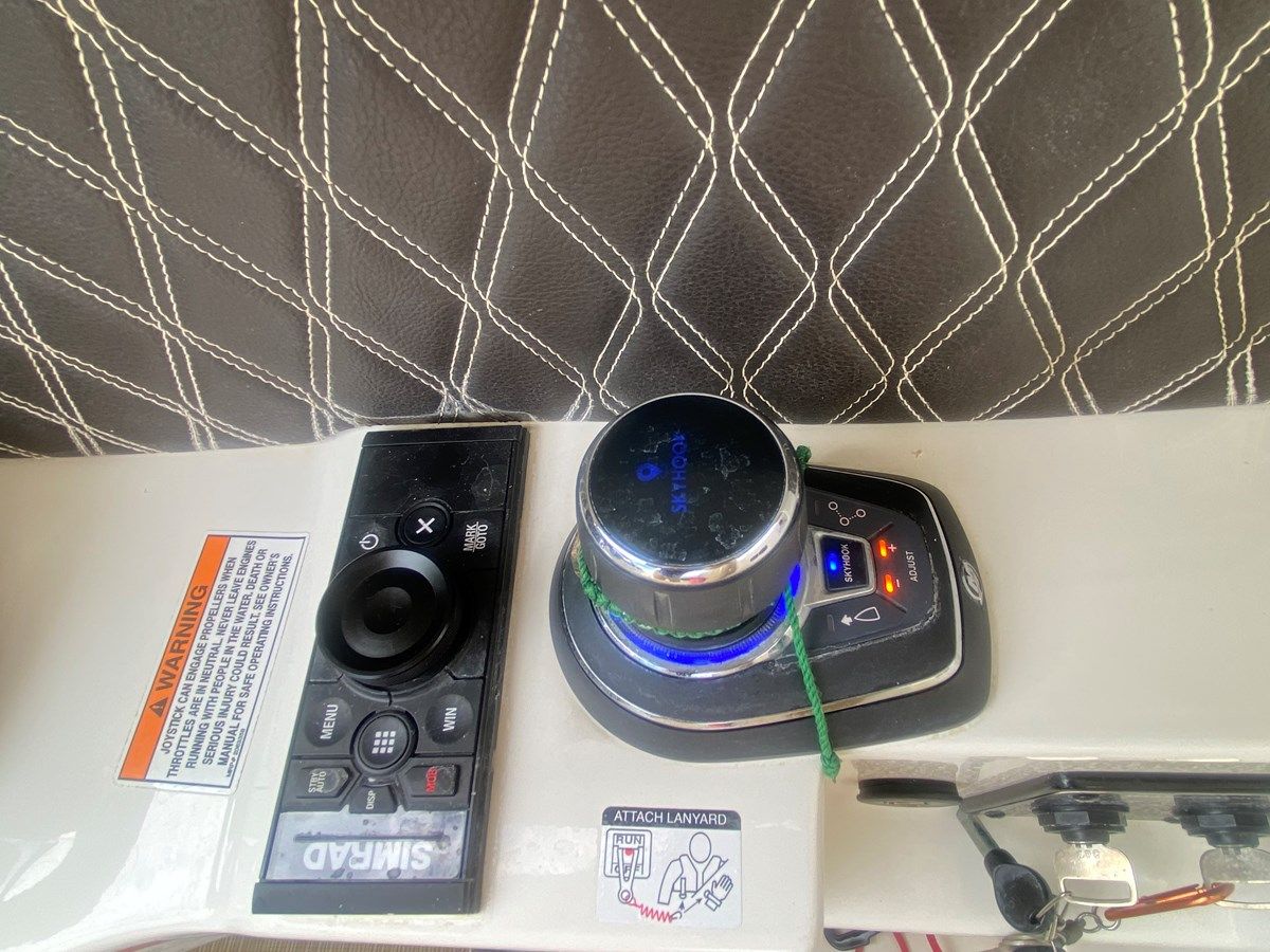 Купить яхту CASA - 2021 SEA RAY 350 SLX @ CANCUN 350 SLX в Shestakov Yacht Sales