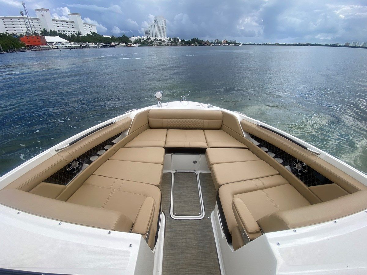 Стоимость яхты CASA - 2021 SEA RAY 350 SLX @ CANCUN - SEA RAY
