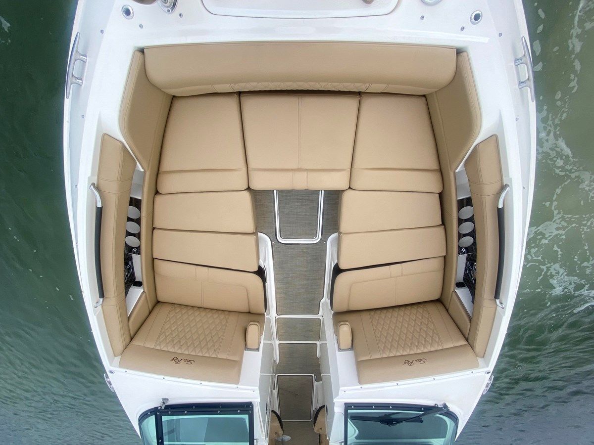 Купить яхту CASA - 2021 SEA RAY 350 SLX @ CANCUN 2021 в Shestakov Yacht Sales