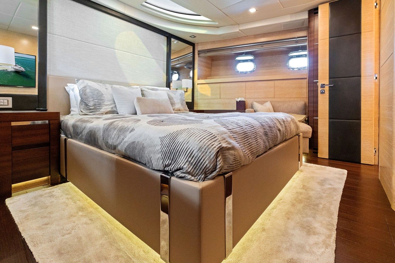 Buy a yacht MINE SET
