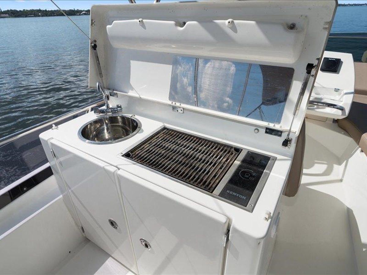 Купить яхту ACLARITY - PRESTIGE в Shestakov Yacht Sales