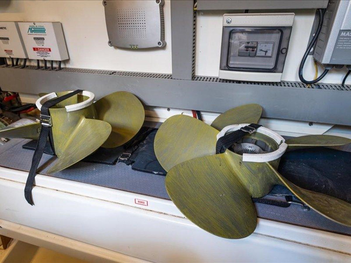 Продажа яхты ACLARITY 2015